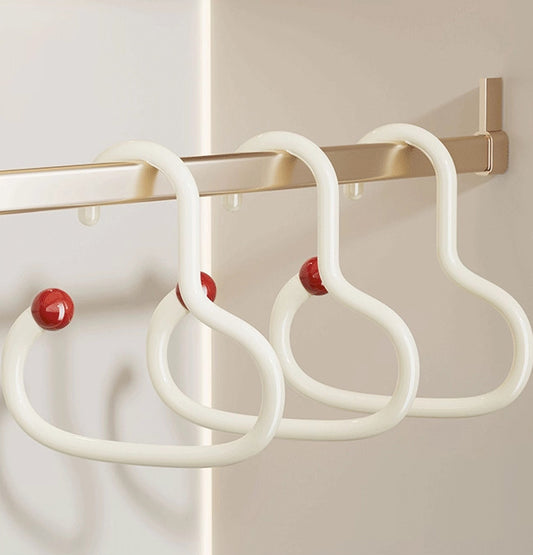 Multi-functional coat rack suitable for baseball caps/belts/ties/scarves/bags, etc.